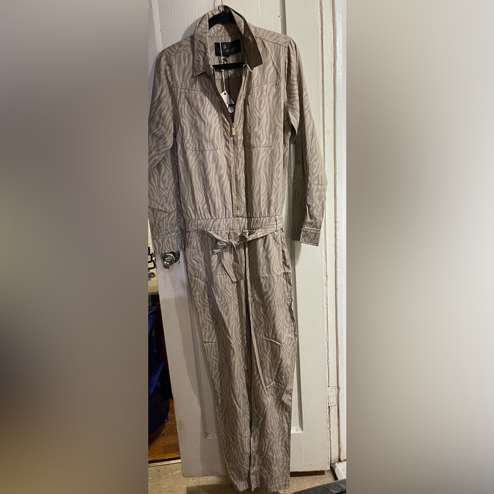 Beautiful jumpsuit! EU !